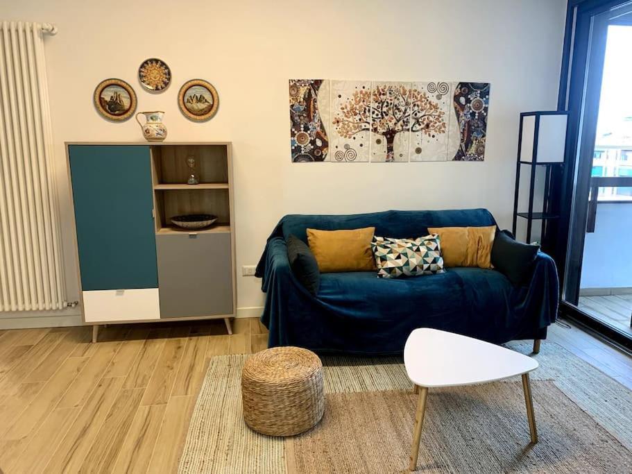 Appartamento Con Terrazzo Sui Tetti Milanesi Buitenkant foto