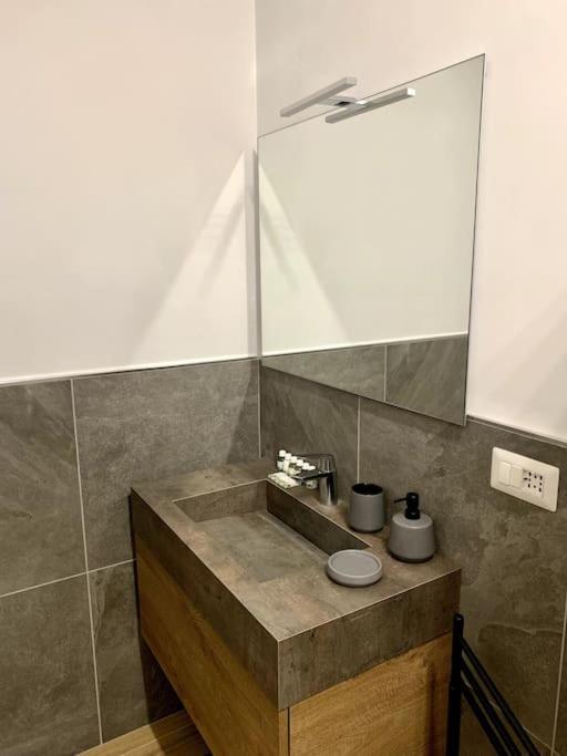 Appartamento Con Terrazzo Sui Tetti Milanesi Buitenkant foto